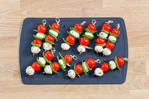 Tomate Mozzarella Spiesse für Fingerfood