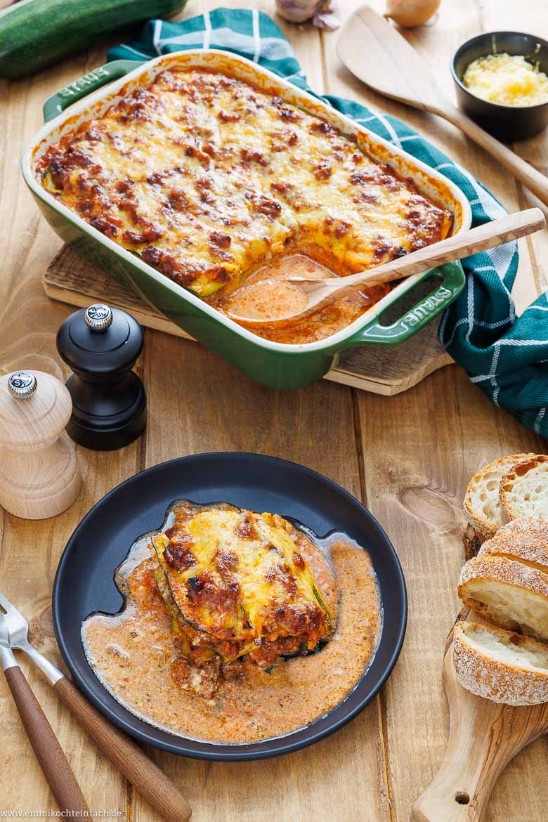 Das Ofengericht mit Zucchinigemüse und Hackfleisch