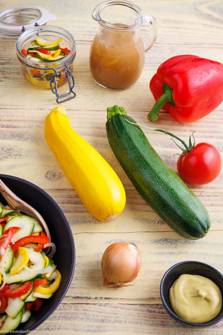 Zutaten für den Zucchinisalat