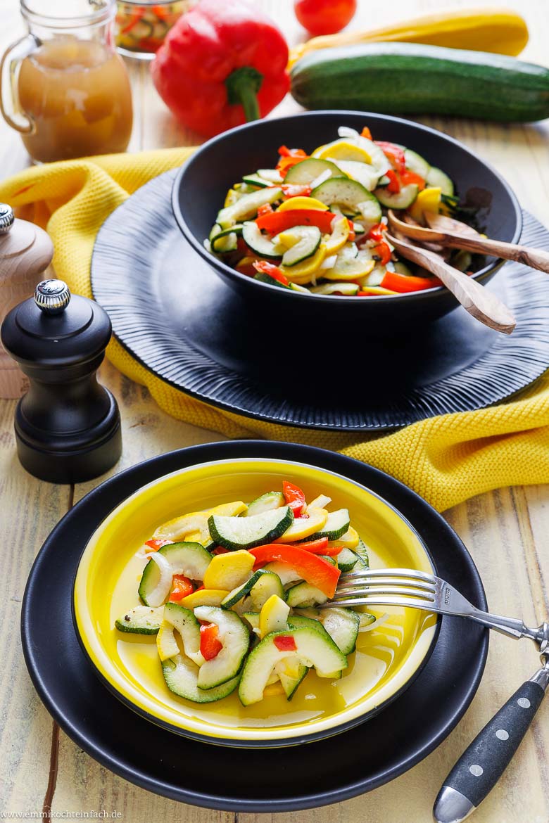 Zucchini-Salat, bunt und lecker