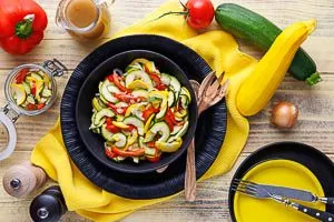 Rezept f&uuml;r Zucchini-Salat roh