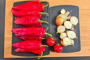 Paprika für Ajvar vorbereiten