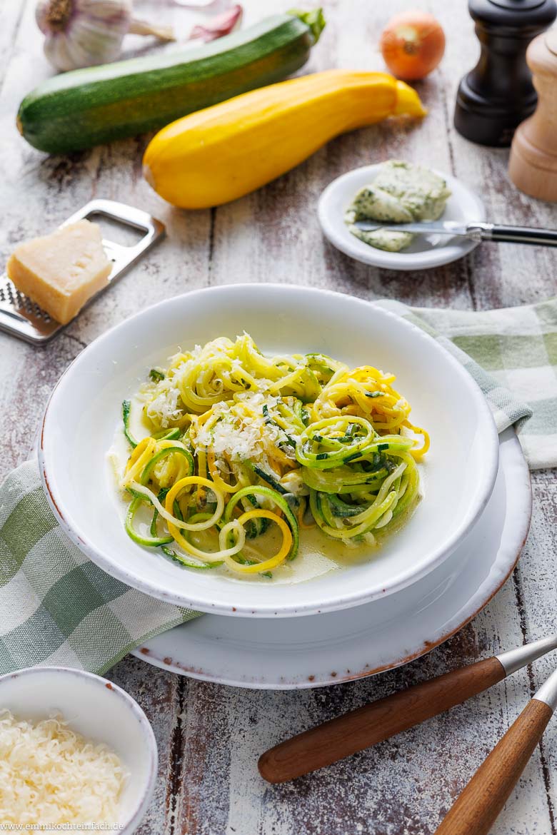 Zoodles – Zucchini-Nudeln in cremiger Sauce