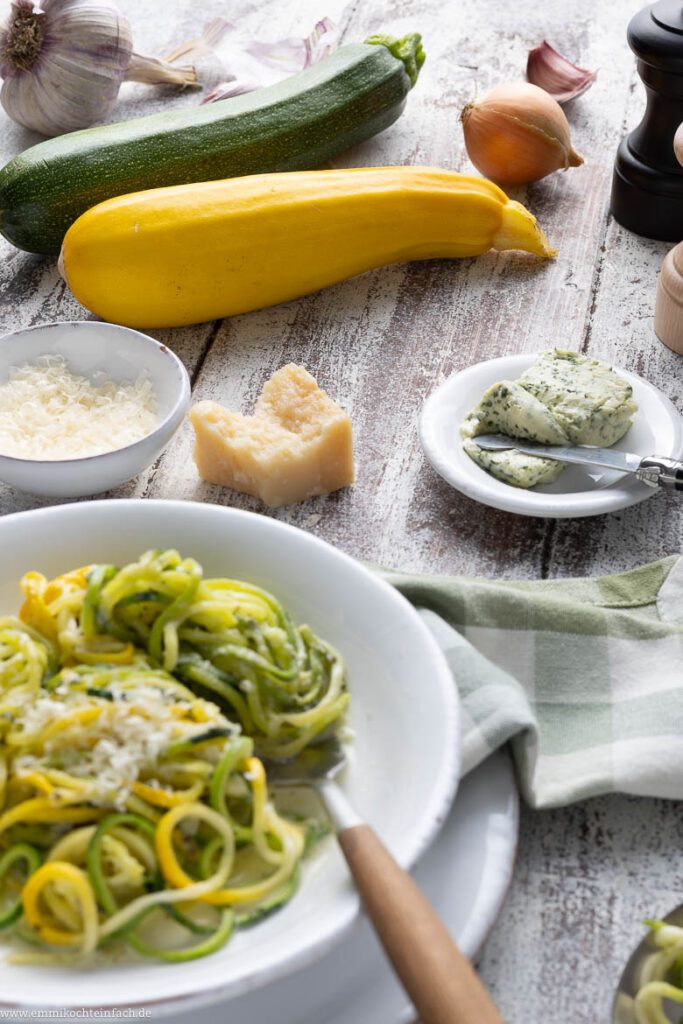 Zoodles - Zucchini-Nudeln in cremiger Sauce