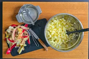 Äpfel in Würfel schneiden