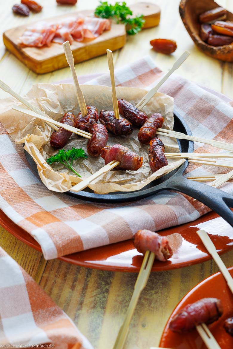 Datteln im Speckmantel aus dem Ofen