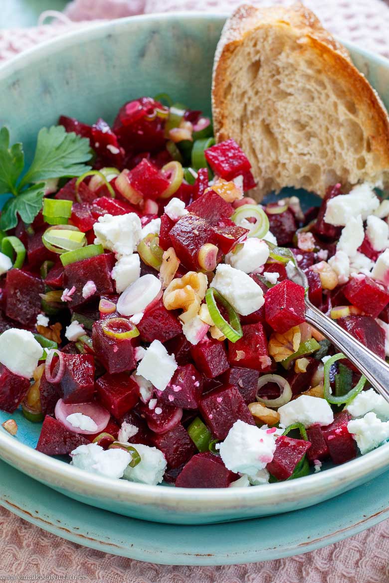 Rote Bete Salat mit Feta und Walnüssen