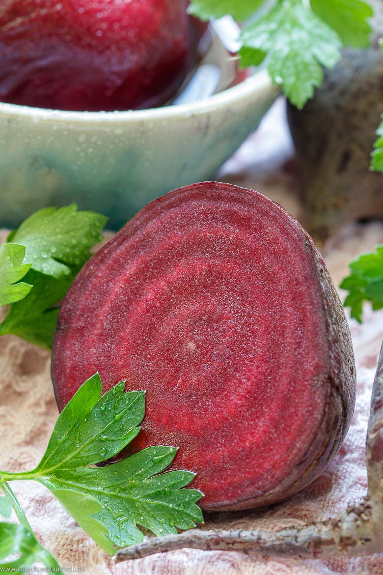Die rote Knolle ist Zutat für den Powersalat