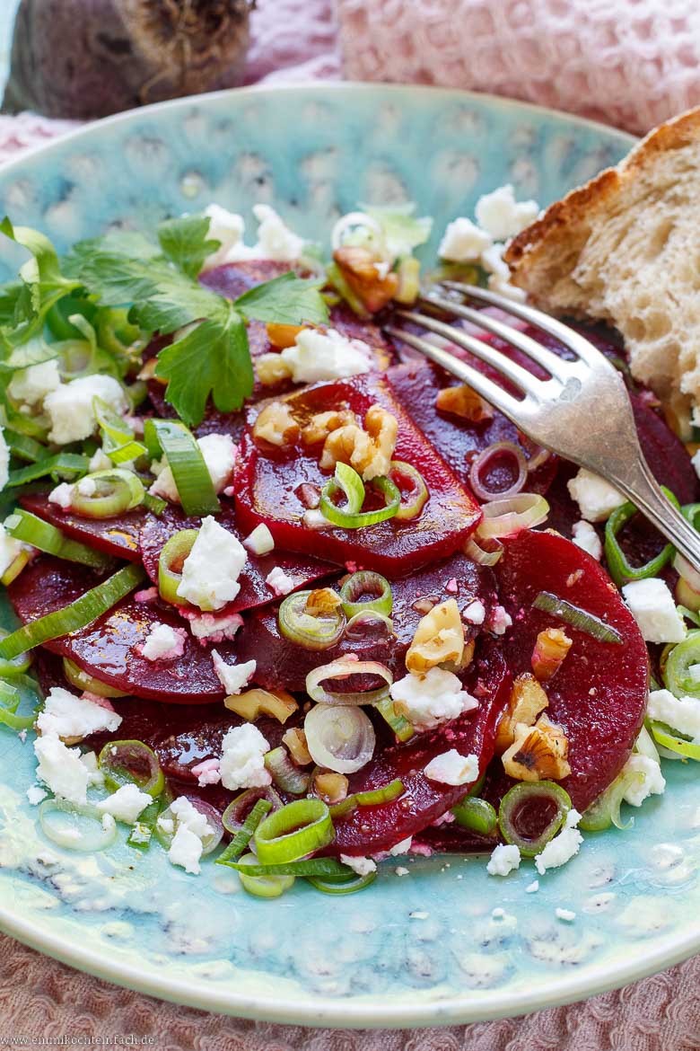 Rote Bete Salat mit Feta und Walnüssen