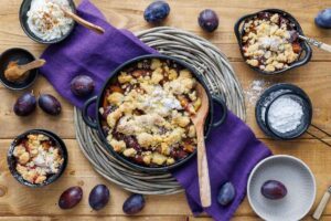Zwetschgen Crumble Rezept mit Haferflocken und Zimt