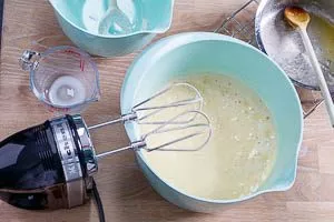 Apfelkuchenteig zubereiten