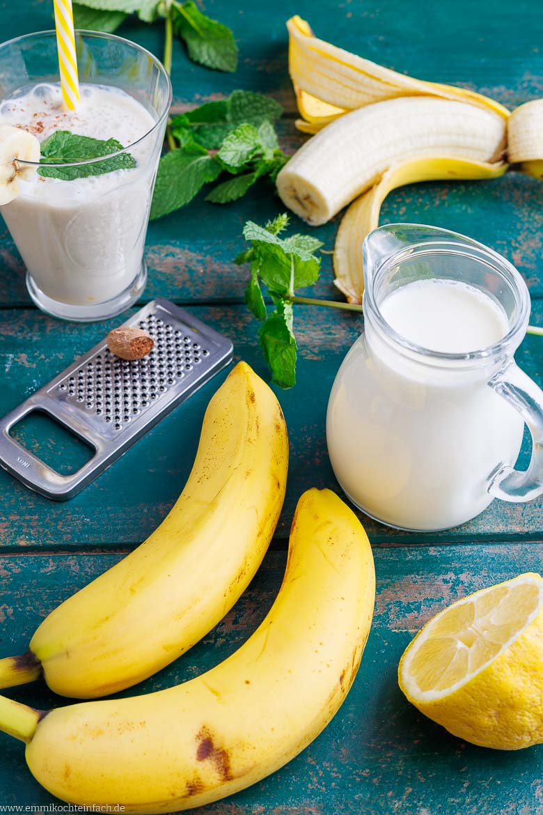 Zutaten f&uuml;r s&uuml;&szlig;e Bananenmilch