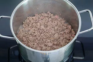 Hackfleisch für die Suppe anbraten