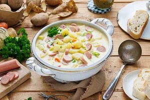 Kartoffelsuppe-Rezept mit Würstchen von Oma