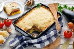 Moussaka Rezept - der griechische Auflauf mit Kartoffeln und Auberginen