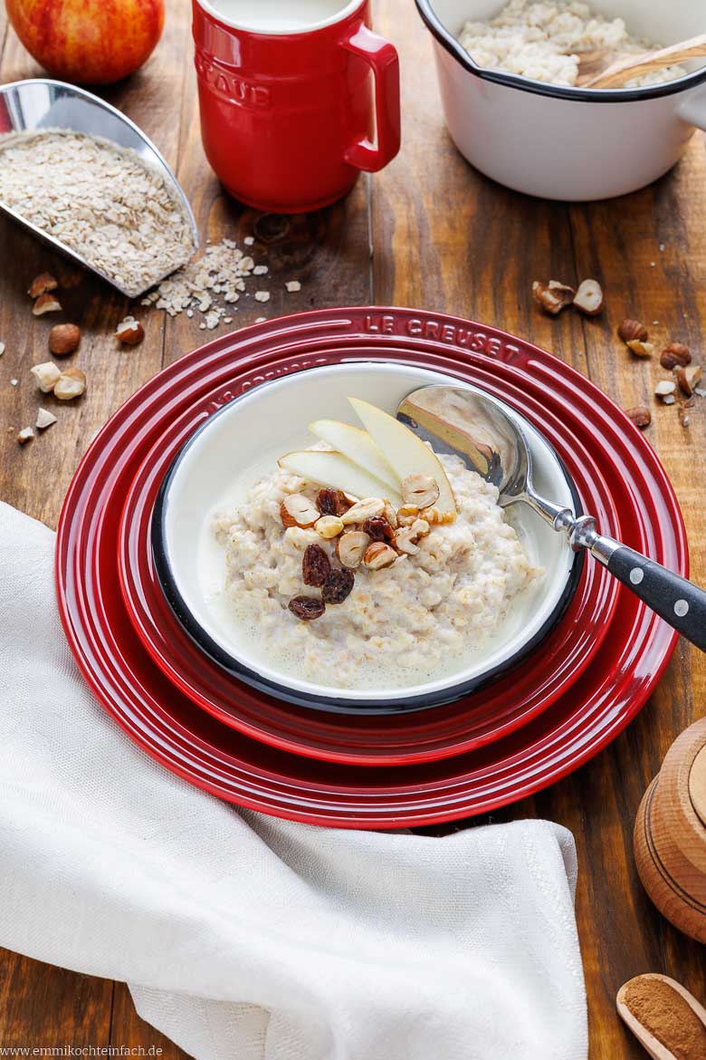 S&auml;miges Porridge aus Haferflocken und Milch