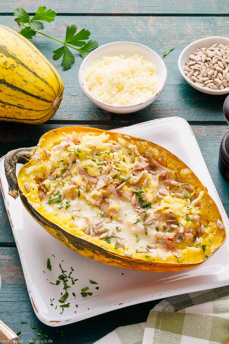 Spaghettikürbis zubereiten und im Ofen backen