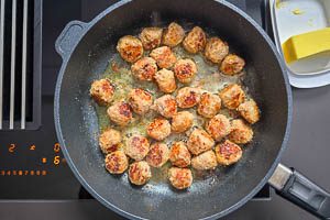 Wikingertopf Hackbällchen in der Pfanne anbraten