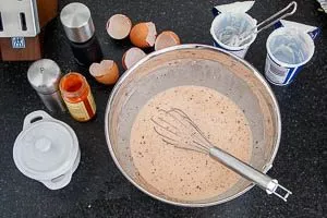 Creme zubereiten für den Zwiebelkuchen