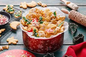 Butterplätzchen in einer Blechdose aufbewahren und servieren