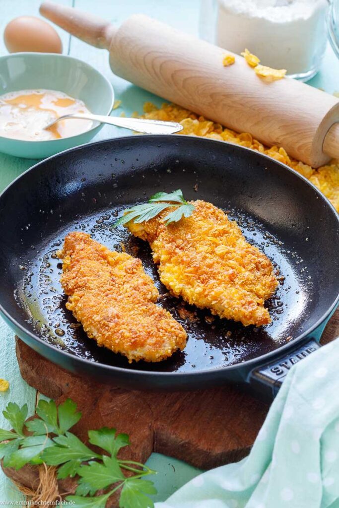 Hähnchenschnitzel mit Cornflakes-Panade Hähnchenschnitzel mit Cornflakes-Panade