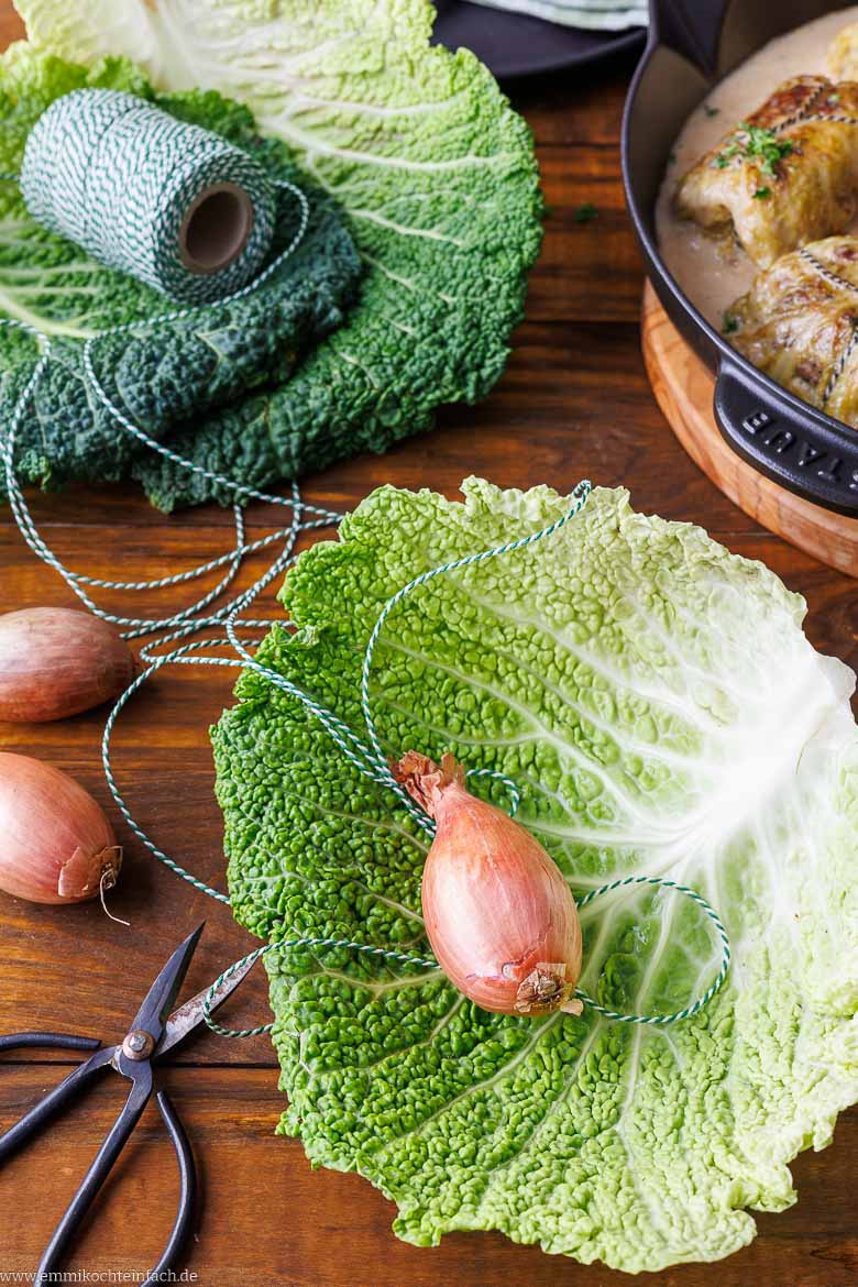 Die Zutaten für Kohlrouladen sind etwas umfangreicher, vieles hast du aber sicherlich bereits zu Hause.