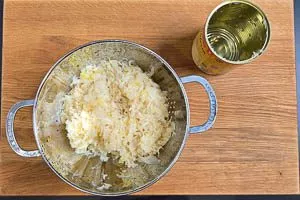 Sauerkraut mit Wasser abspülen