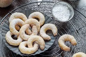 Fertig können die Vanillekipferl vernascht werden.