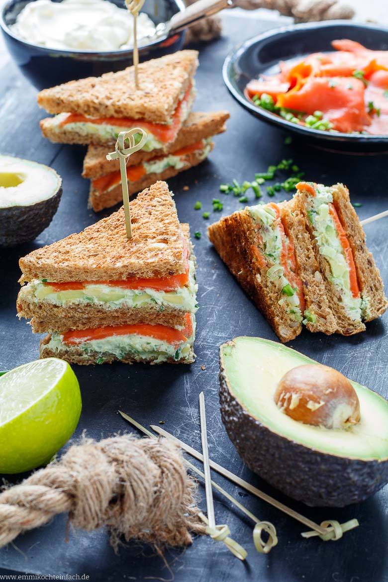 Sandwich mit R&auml;ucherlachs, Frischk&auml;se und Avocado
