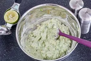 Die Avocado-Creme zubereiten