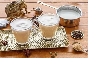 Fertig ist der Chai Latte und kann serviert werden.