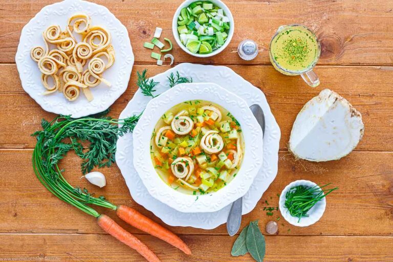 Klassische Flädlesuppe