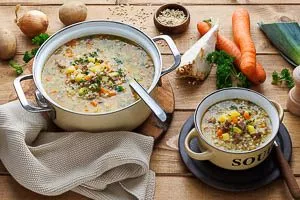 Fertig ist die leckere Graupensuppe.