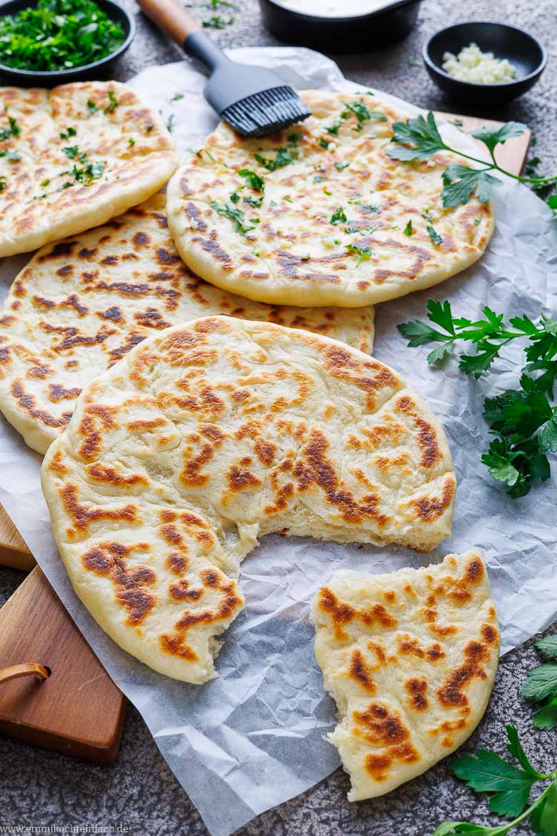 Fluffiges Naan-Brot wie aus Indien