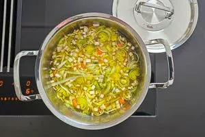 Fleisch noch einmal in der Suppe erwärmen