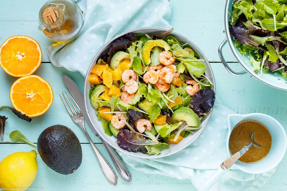 Salat mit Garnelen mit Avocado Rezept