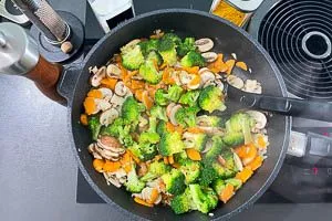 Gemüse bei hoher Temperatur anbraten