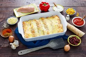 Fertige Enchiladas mit Käse überbacken.