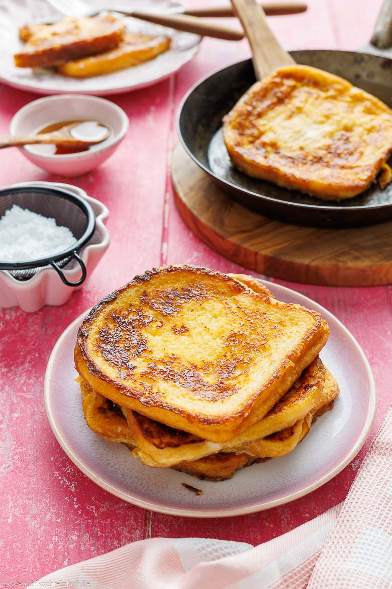 Süßen French Toast in der Pfanne braten