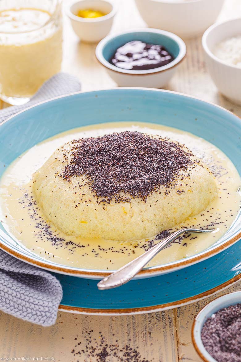 Leckere Vanillesauce passt wunderbar zum Knödel!