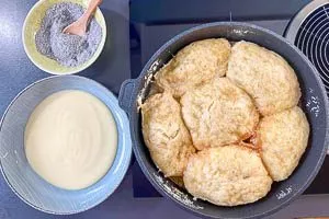 Ungefähr 25 Minuten mit geschlossenem Deckel dämpfen lassen.