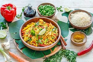 Nasi Goreng vegetarisch servieren