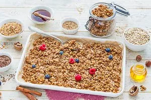 Fertig ist das Granola, du kannst es in einem Glas wunderbar aufheben.