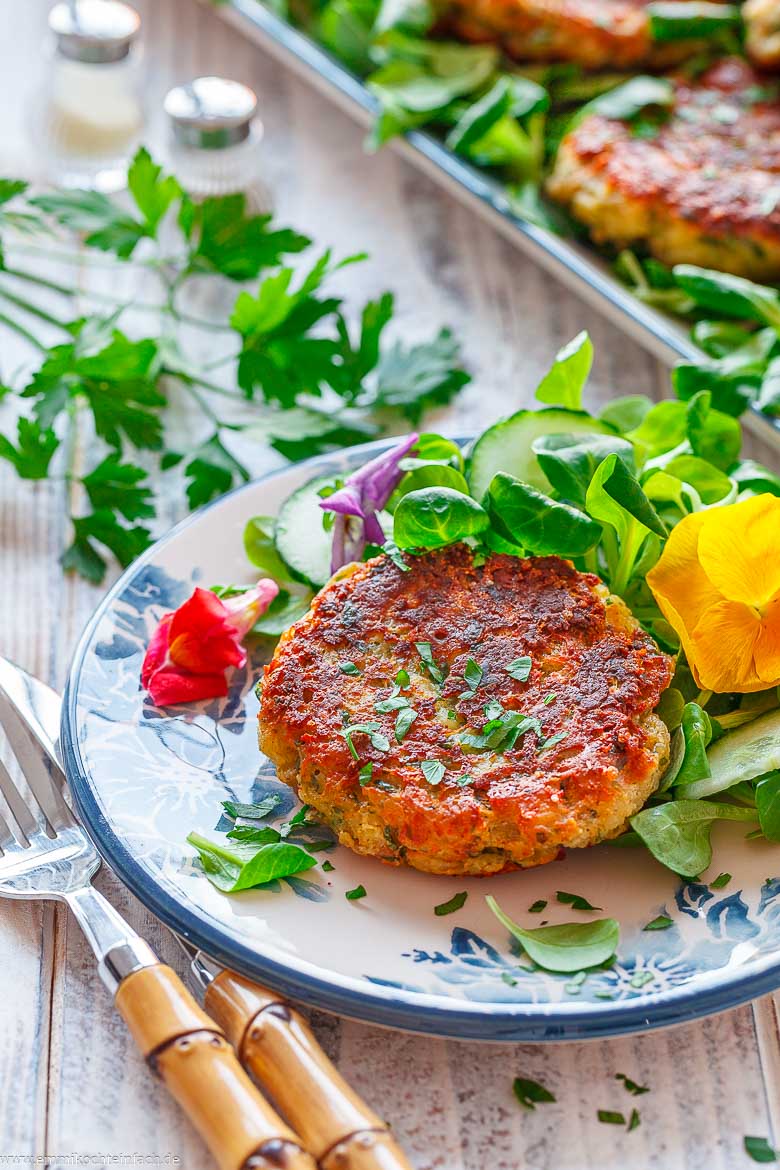 Kaspressknödel mit Salat