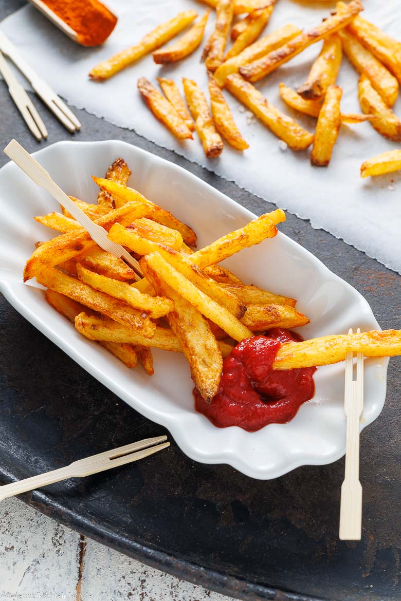 Pommes Frites mit Ketchup