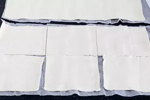 Blätterteig in 6 Teile schneiden.