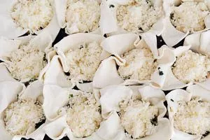 Mit Käse bestreuen.