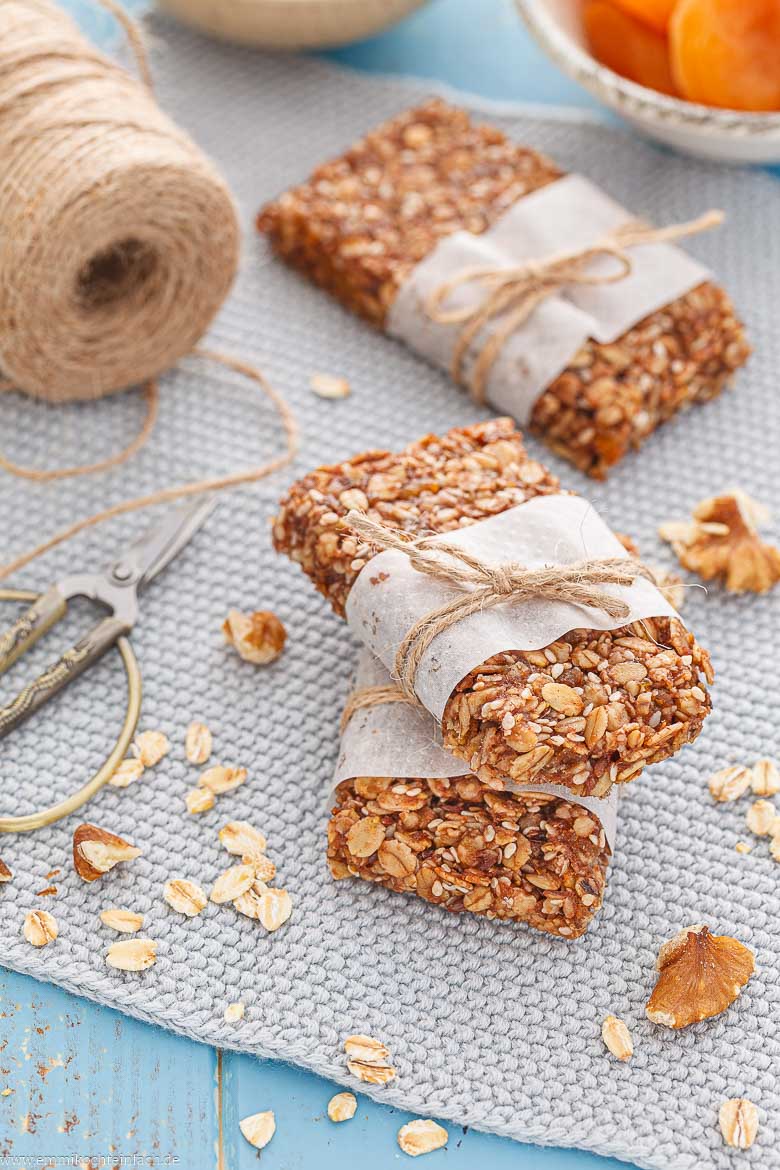 Gesunde Fr&uuml;hst&uuml;cksriegel mit Haferflocken