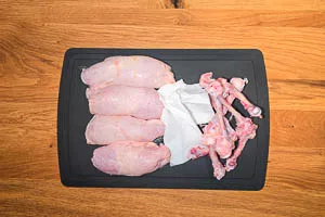 Knochen f&uuml;r Pollo Fino aus den H&auml;hnchenkeulen entfernen