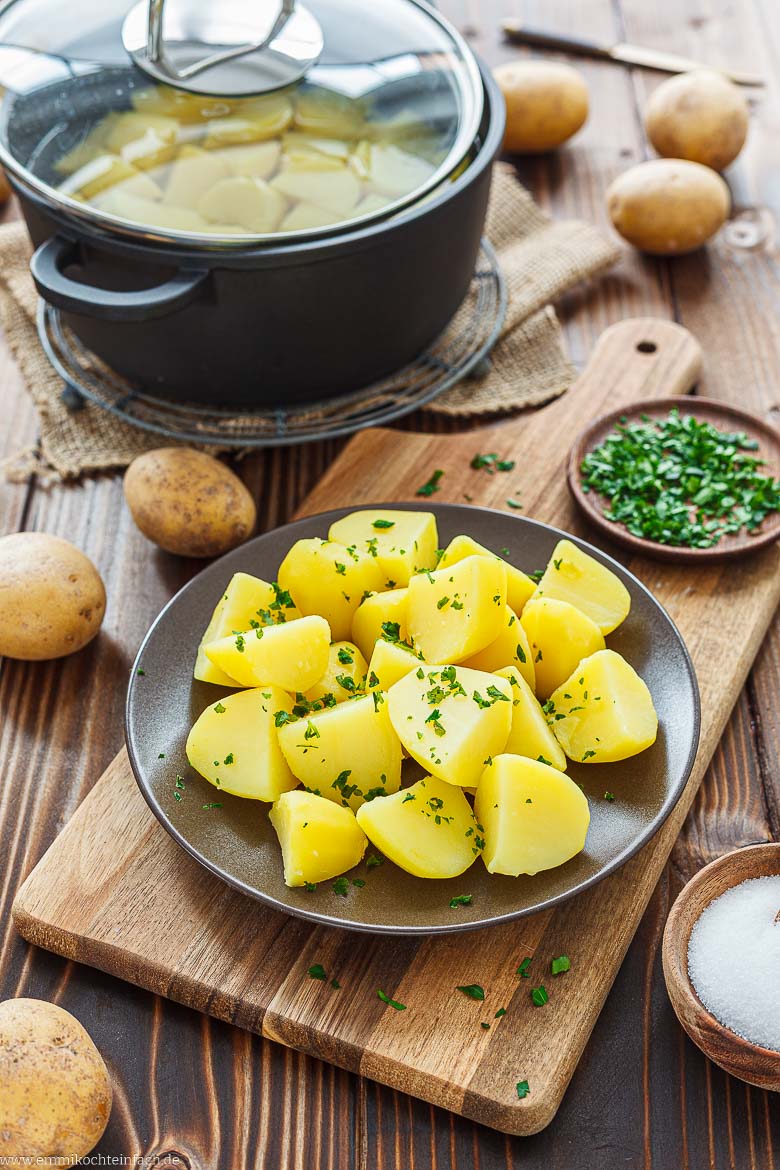 Salzkartoffeln sind eine tolle Beilage zu vielen verschiedenen Gerichten.